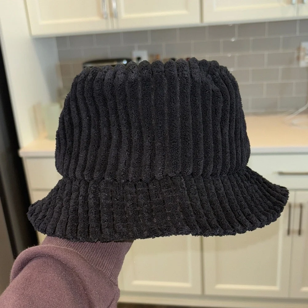 Urban Outfitters Black Corduroy Bucket Hat | Cozy Ribbed Texture OS 🐻